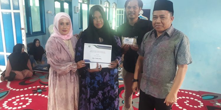 Jurnalis PJ13 Bersama Lazis Asfa Bina UKM Tanah Bumbu dan Serahkan Bantuan Modal Usaha