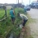 Disperkimtan dan Warga Gotong Royong, Bersihkan Saluran Drainase dari Sampah
