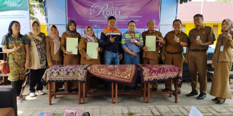 Kick Off Program Adiwiyata Kerjasama DLH Tanah Bumbu dengan Pihak Ketiga