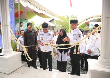 Abah Zairullah Resmikan Kantor Desa Persiapan Gunung Kanuar