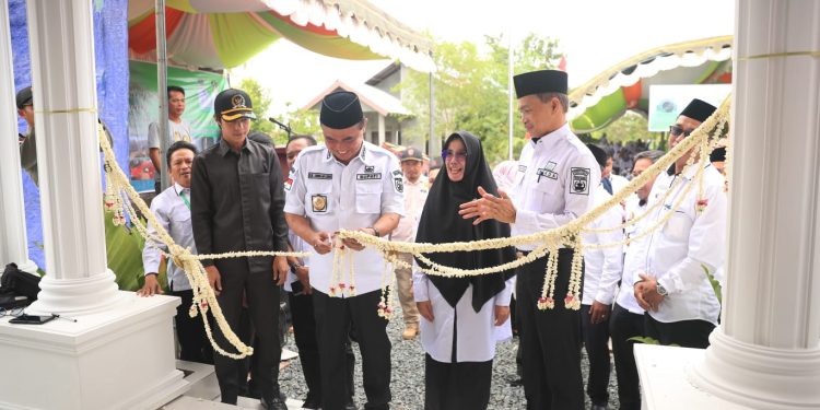 Abah Zairullah Resmikan Kantor Desa Persiapan Gunung Kanuar
