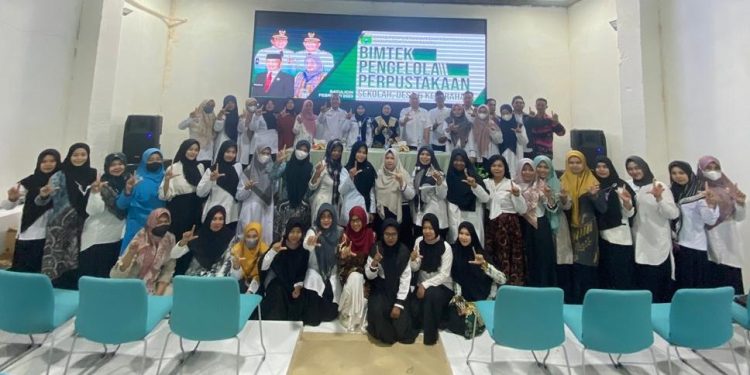 Dispersip Tanah Bumbu Gelar Bimtek Pengelolaan Perpustakaan Sekolah