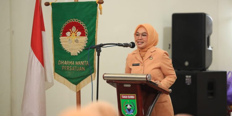 Pertemuan Rutin DWP Tanah Bumbu Diisi Sosialisasi Perempuan Sehat dan Cantik dengan Eco Enzyme