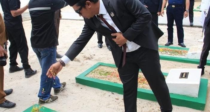 DPRD Tanbu Ziarah Para Pahlawan 7 Februari