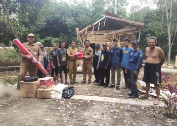 Korban Pohon Tumbang di Desa Batulicin Irigasi Terima Bantuan