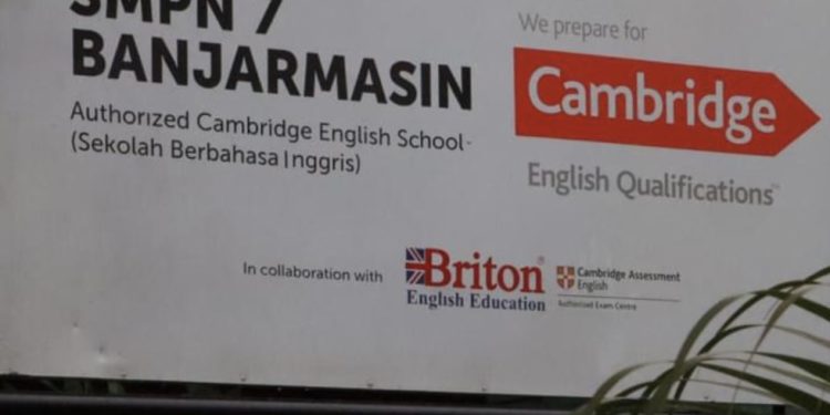 Siswa di 35 SMP Banjarmasin Nikmati Belajar Bahasa Inggris dengan Program Cambridge for School