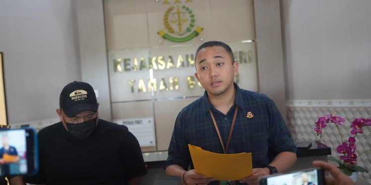 Tim Tabur dan Kejari Tanah Bumbu Ringkus Buronan DPO Kejaksaan Kotawaringin Timur