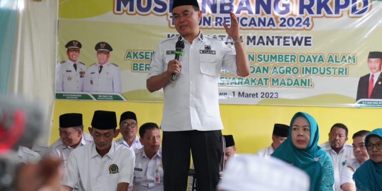 Abah Zairullah Buka Musrenbang 2024 Kecamatan Mantewe