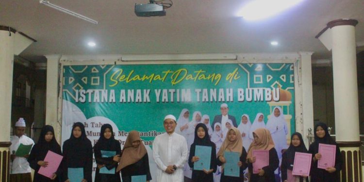 Bupati Zairullah Wisuda 27 Pelajar Tahfizul Quran Istana Anak Yatim