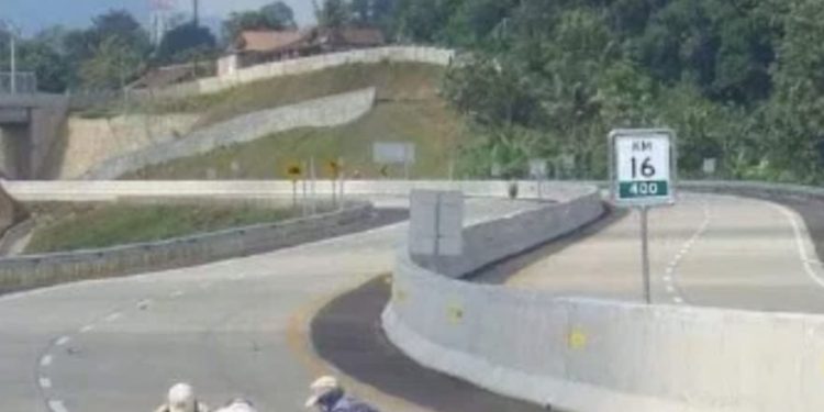 Dinas PUPR Provinsi Kalsel mengalokasikan dana Rp 150 milliar untuk melanjutkan pengaspalan jalan trans Banjarbaru – Batulicin