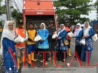 Sembako Puspa Kalsel untuk Pemulung, Petugas Sampah dan Dhuafa di Banjarmasin