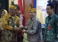Dua Penghargaan untuk Walikota Ibnu Sina dari Gubernur Kalsel Sahbirin