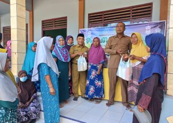 Ringankan Beban Masyarakat, Camat dan Kepala Desa di Kusan Hulu Gelar Pasar Murah