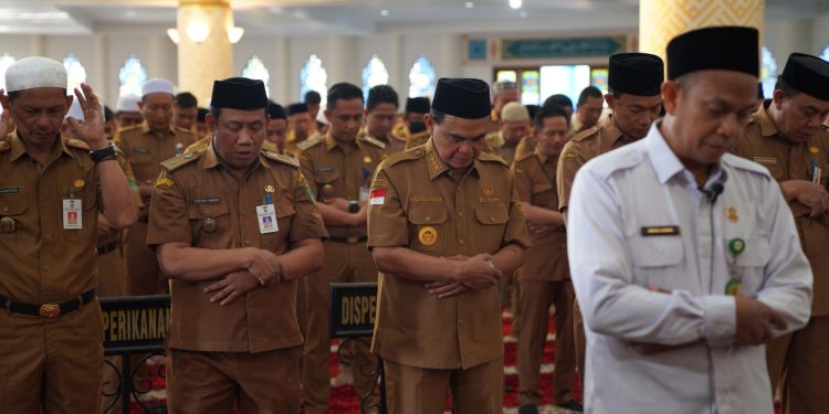 Ribuan PNS di Tanah Bumbu Gelar Sholat taubat dan Dhuha