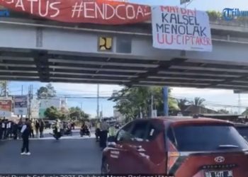 Warna Hari Buruh di Banjarmasin: Dari Potong Tumpeng sampai Hadiah Umroh