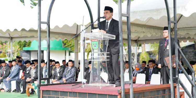 Zairullah Pimpin Upacara Hari OTDA XXVII dan Hardiknas Tahun 2023 di Tanah Bumbu