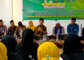 Sekda Tanah Bumbu Lantik Pengurus Daerah Perkumpulan Guru Madrasah Nasional Indonesia