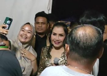 Rita Sugiarto Goncang Pantai Pagatan pada Pesta Adat Mappanre Ri Tasi E 2023