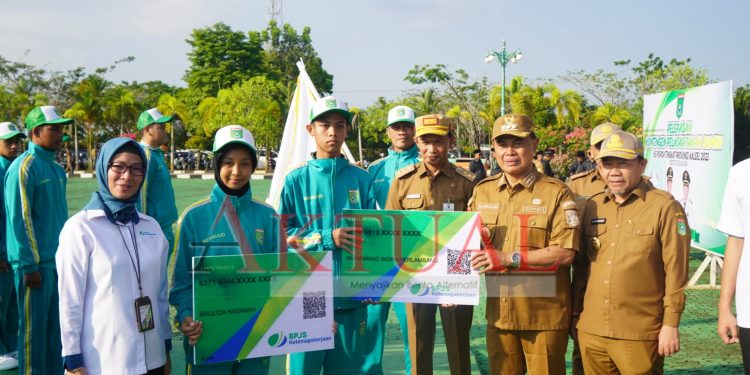 Bupati Tanah Bumbu Lepas Kontingan Atlet POPDA 2023