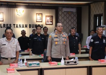 Wartawan Ikuti Dialog Publik Kemerdekaan Pers dan Perlindungan Jurnalis Secara Daring di aula Polres Tanah Bumbu