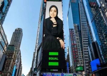TOP! Potret Putri Ariani Muncul di Billboard Utama Square Time New York, Doa Nitizen pun Mengalir