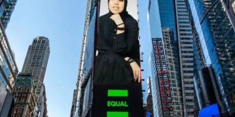 TOP! Potret Putri Ariani Muncul di Billboard Utama Square Time New York, Doa Nitizen pun Mengalir