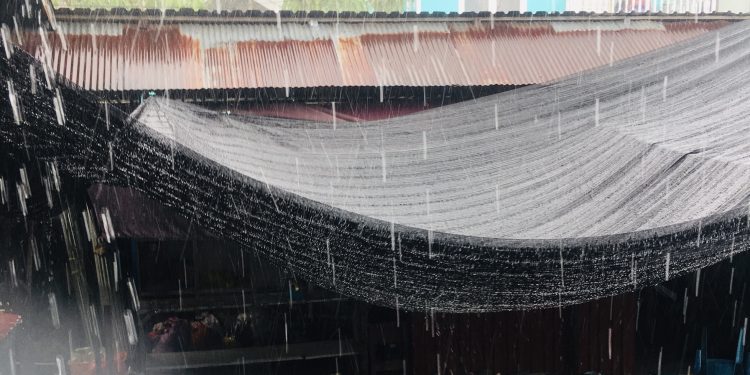 Didahului Hujan 30 Menit, Guntur Petir Landa Banjarmasin di Tengah Hari