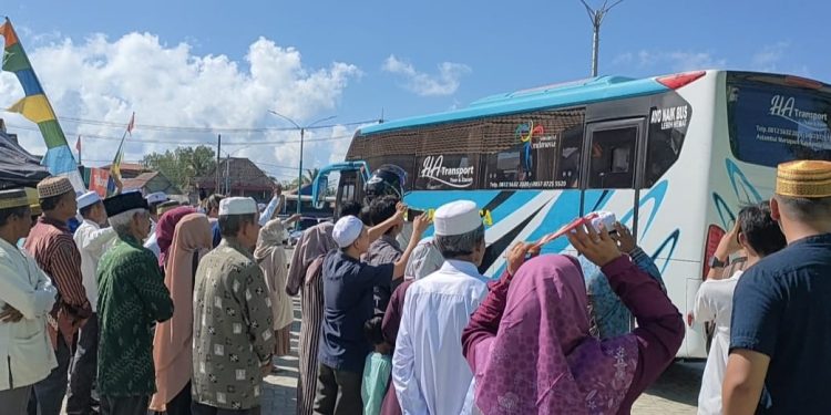 Pemkab Tanah Bumbu Lepas Keberangkatan Jamaah Calon Haji Kloter Sembilan