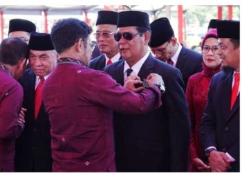 Paman Birin Terima Penghargaan Satyalancana Wira Karya dari Presiden