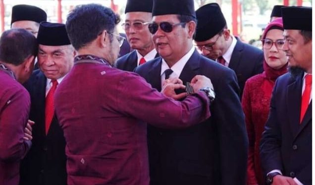 Paman Birin Terima Penghargaan Satyalancana Wira Karya dari Presiden