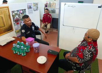 Kasi Humas Polres Tanah Bumbu J. Sinaga Kunjungi RSB