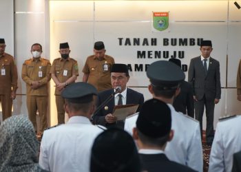 Lantik Pejabat Administrator dan Pejabat Pengawas