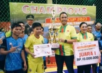 Tim Sucofindo Juara Pertama Turnamen Futsal Kajari Tanah Bumbu Cup 2023