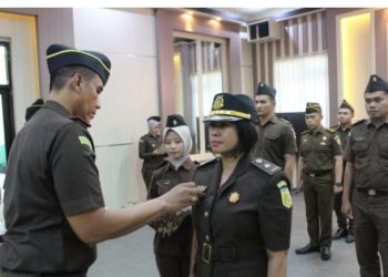 Kajari Kabupaten Tanah Bumbu I Wayan Wiradarma Lantik Kasi Datun Ribut Suprihatin