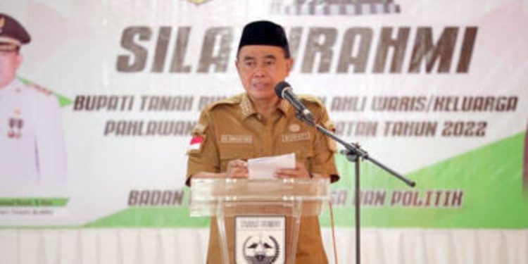 Abah Zairullah Azhar Terima Penghargaan dari BKKBN Nasional