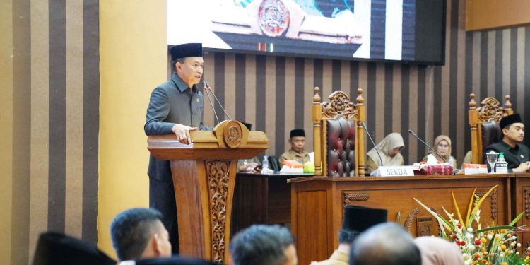 Sekda Tanah Bumbu Hadiri Rapat Paripurna DPRD