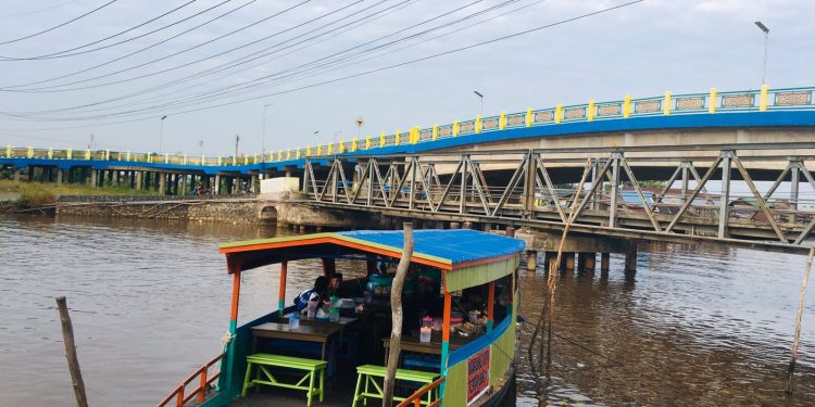 Murah Sampai Malam, Yukz Nikmati Angkringan ‘Ngopi Terapung’ View Sungai Kuin Banjarmasin