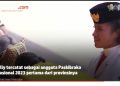 Sepatu Kiri Copot Saat Jalan di Tempat, Wenda Serahkan Merah-Putih ke Presiden Beralas Kaos Kaki