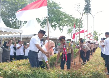 Dr. Ambo Sakka, Pimpin Pemasangan 5000 Bendahara Merah Putih Serentak di Tanah Bumbu