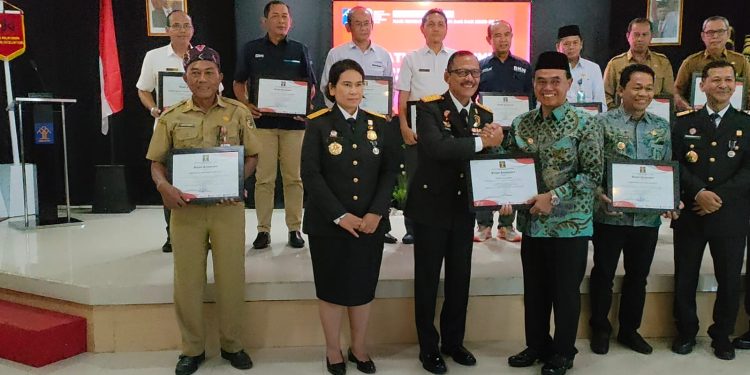 Abah Zairullah Terima Penghargaan dari Kanwil Kemenkumham Kalimantan Selatan