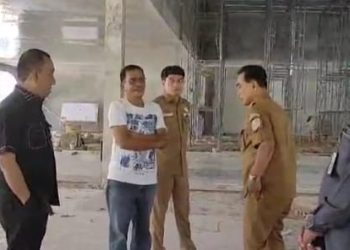 Bupati Tinjau Pendopo Gunung Tinggi Bersama Kepala Dinas PUPR