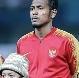 Dua Rekannya Viral Dekat Artis, Pesepakbola Ini Trending Karena Kemuliaan Hatinya