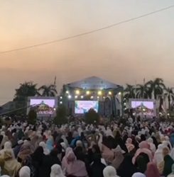 Lautan Jamaah Ikuti Banjarmasin Bersholawat Bersama Habib Syech bin Abdul Qodir Assegaf