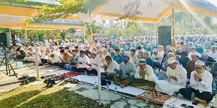Diiringi Sholawat, Usai Sholat Istisqo di Halaman Masjid Sabilal Banjarmasin Jamaah Tinggalkan Tempat Sujud