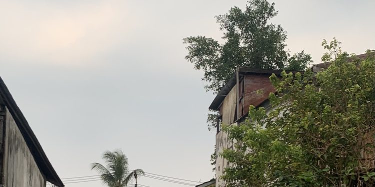 Banjarmasin Diserbu Asap Pekat Hingga Masuk Rumah, Mata pun Perih