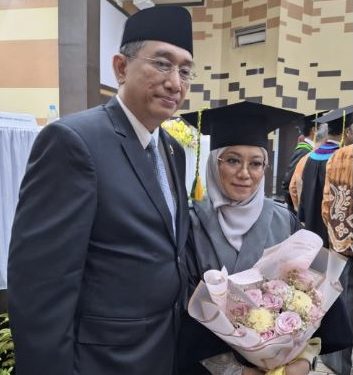 Istri Anies Baswedan Hadiri Pengukuhan Sahabatnya Prof Ila Said di ULM Banjarmasin