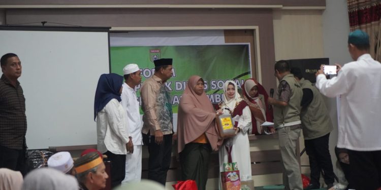 Dinsos Tanah Bumbu Salurkan Bantuan Penyandang Disabilitas