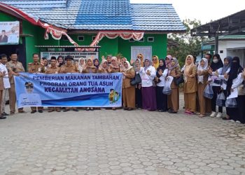 Kecamatan Angsana Berikan Makanan Tambahan Untuk Anak Terindikasi Stunting Melalui Gerakan Orang Tua Asuh