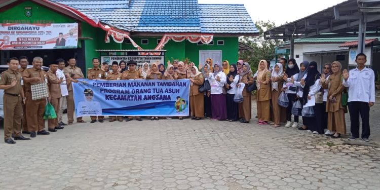 Kecamatan Angsana Berikan Makanan Tambahan Untuk Anak Terindikasi Stunting Melalui Gerakan Orang Tua Asuh
