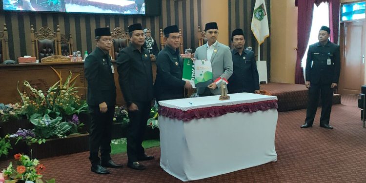 Sholawat Nabi Menggema pada Rapat Paripurna DPRD Tanah Bumbu